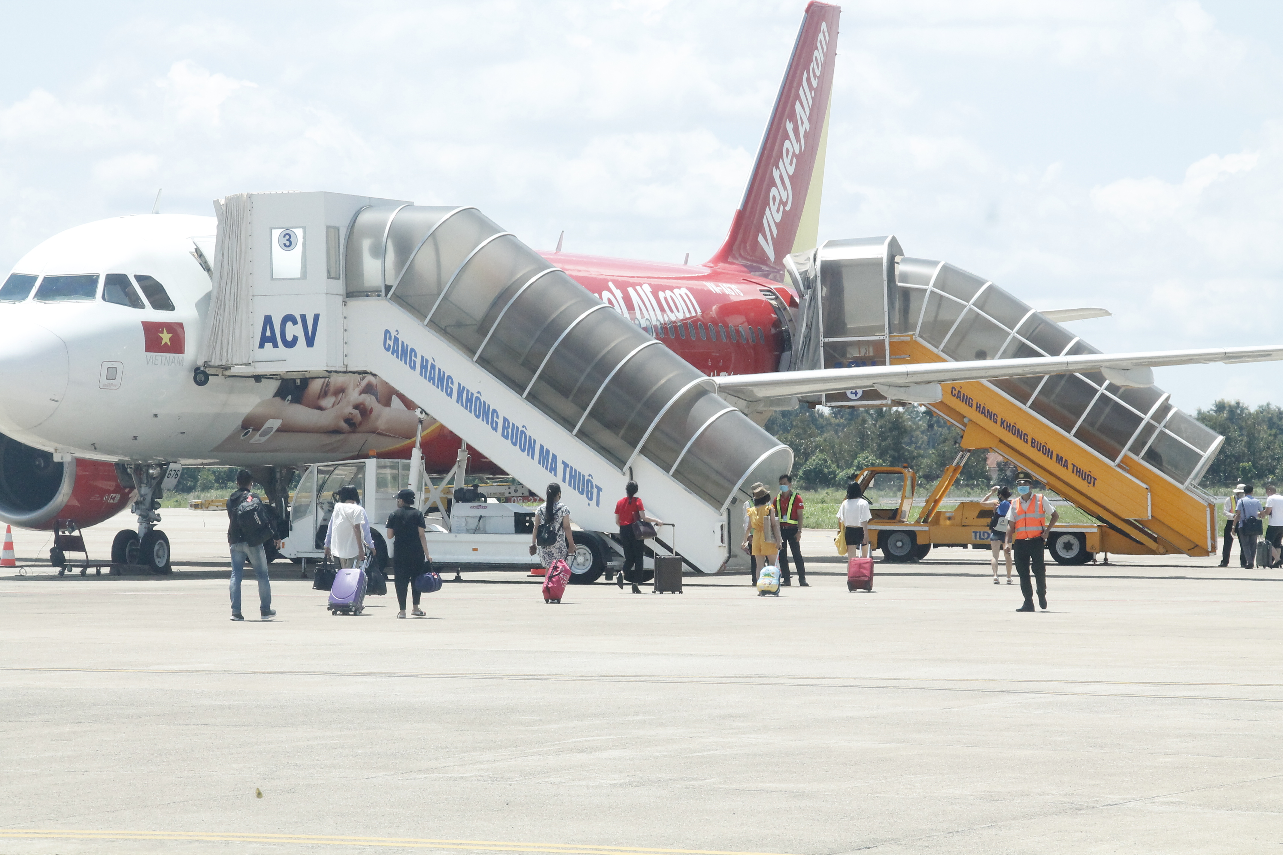 Nâng cao năng lực công tác đảm bảo an ninh, an toàn hàng không trong tình hình mới
